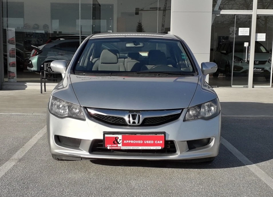 Honda Civic 1.8 i-VTEC 16V AT, снимка 2 - Автомобили и джипове - 55748902