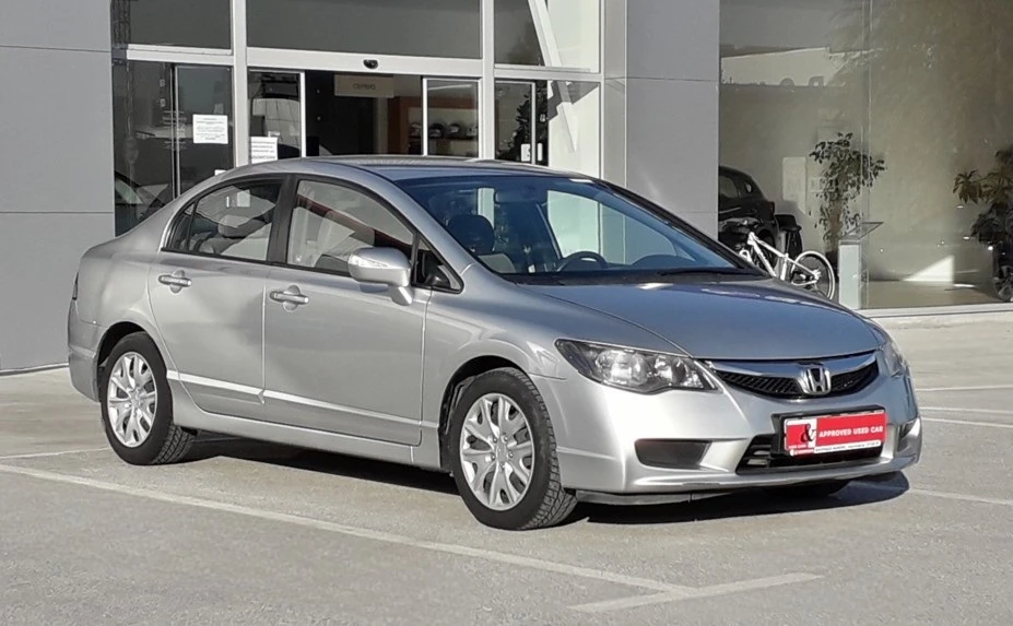 Honda Civic 1.8 i-VTEC 16V AT, снимка 3 - Автомобили и джипове - 55748902