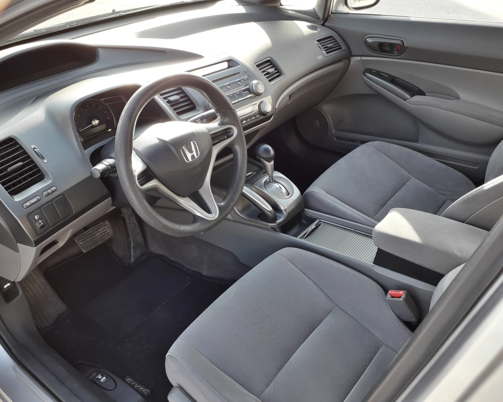 Honda Civic 1.8 i-VTEC 16V AT, снимка 9 - Автомобили и джипове - 55748902
