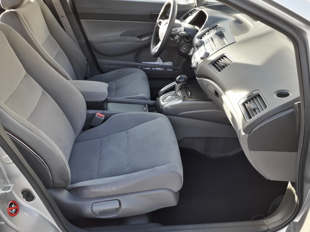 Honda Civic 1.8 i-VTEC 16V AT, снимка 13 - Автомобили и джипове - 55748902