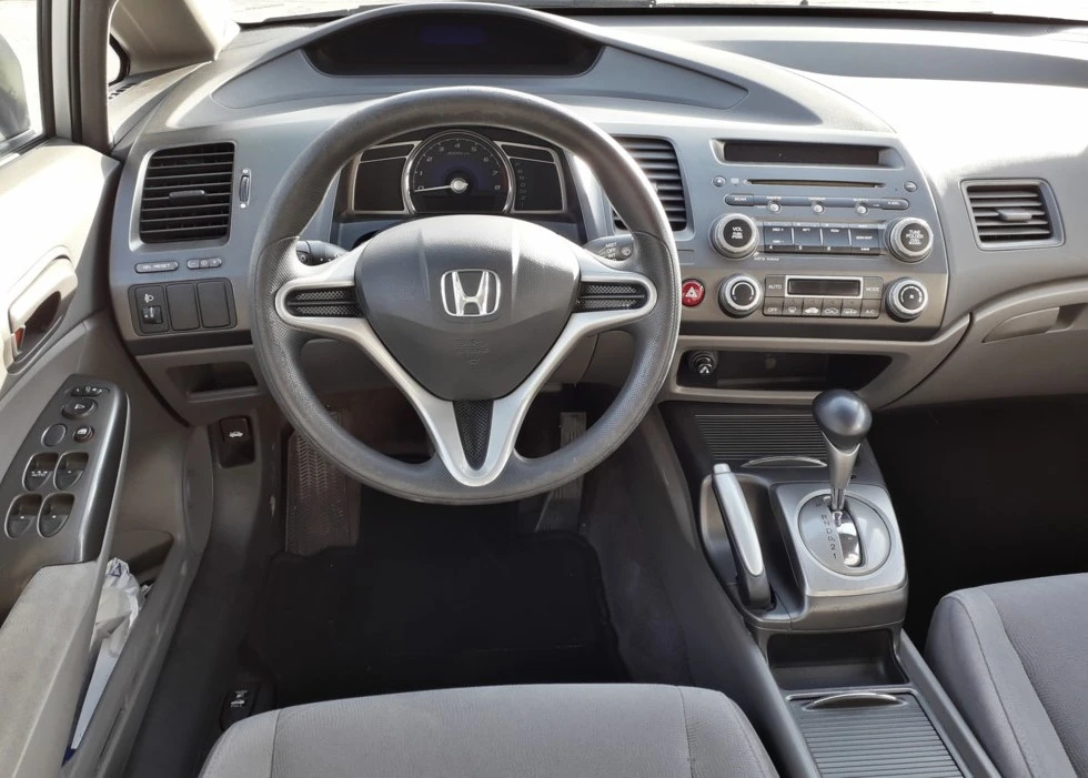 Honda Civic 1.8 i-VTEC 16V AT, снимка 10 - Автомобили и джипове - 55748902
