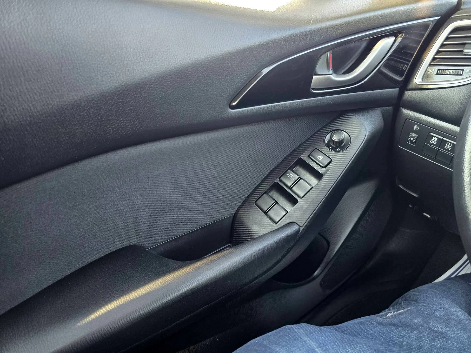 Mazda 3 КАТО НОВА/1.5iSKYACTIV/НАВИГАЦИЯ, снимка 7 - Автомобили и джипове - 56066504