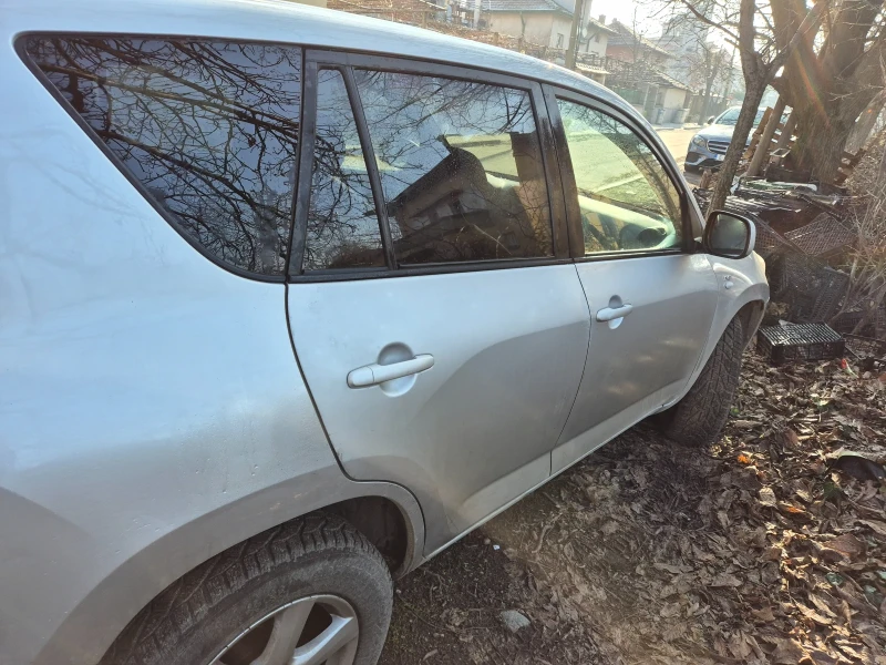 Toyota Rav4, снимка 4 - Автомобили и джипове - 49222102