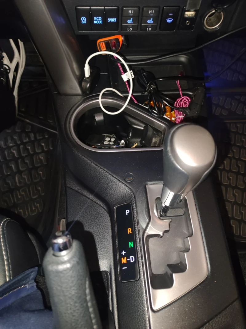 Toyota Rav4 Лукс ниво на оборудване.