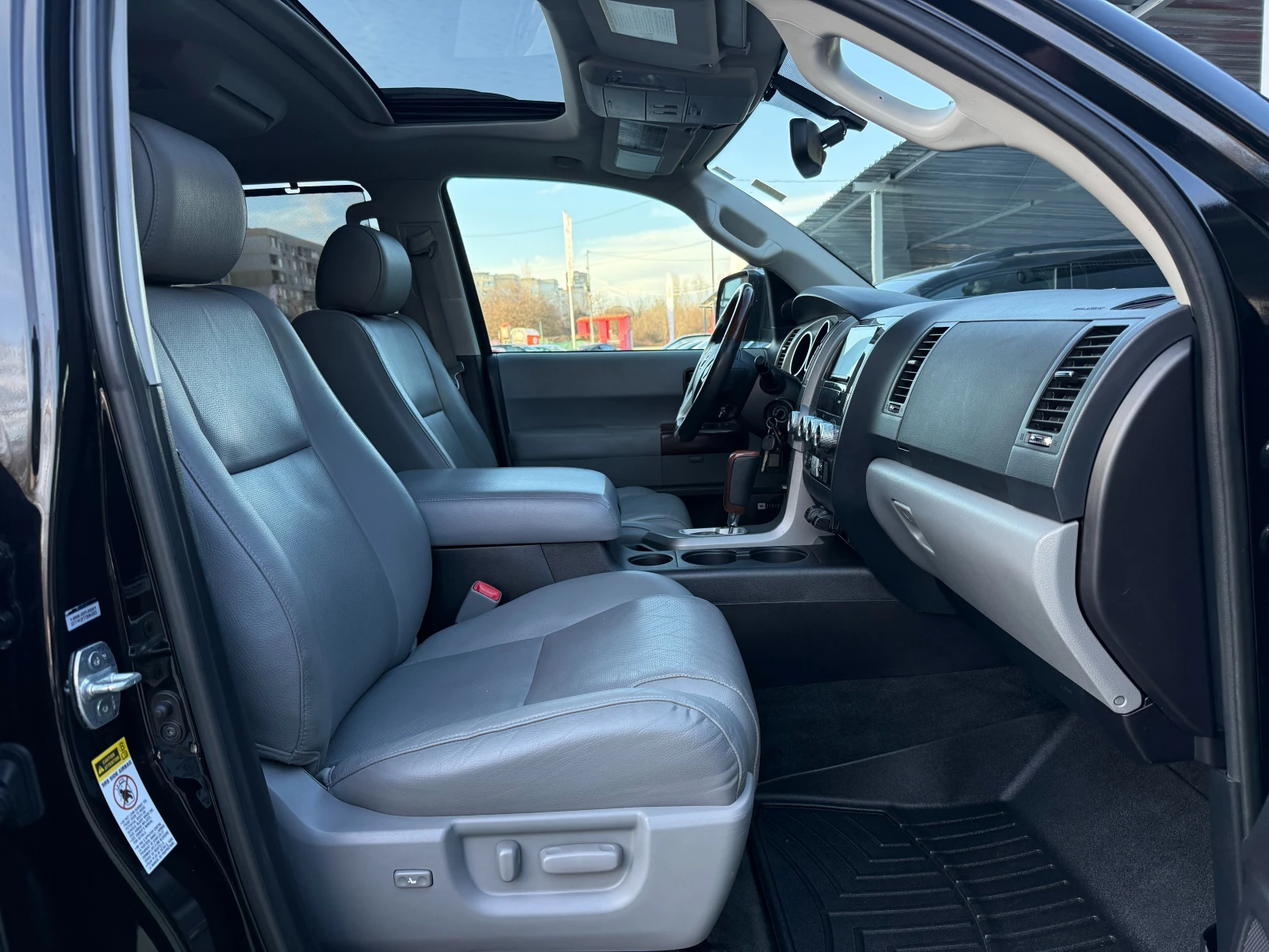 Toyota Sequoia PLATINUM, 6+ 1 SEATS, снимка 8 - Автомобили и джипове - 53864941