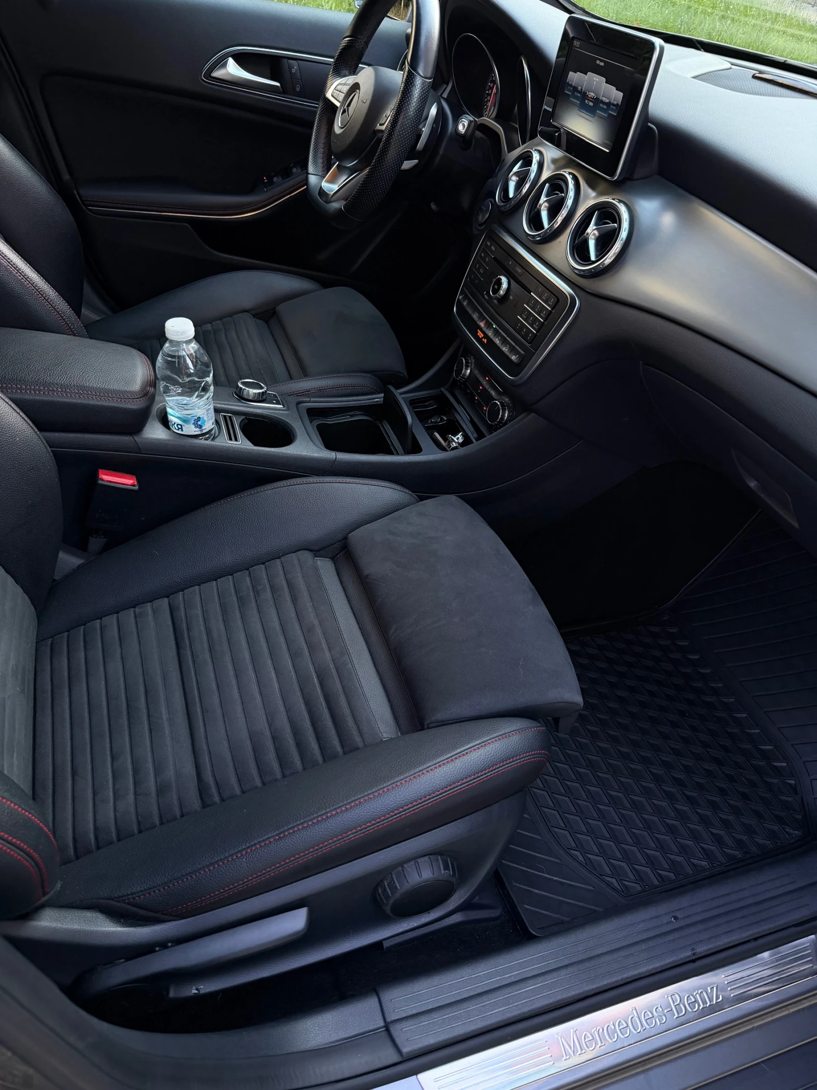 Mercedes-Benz GLA 200 4MATIC AMG INTERIOR, снимка 13 - Автомобили и джипове - 54917995