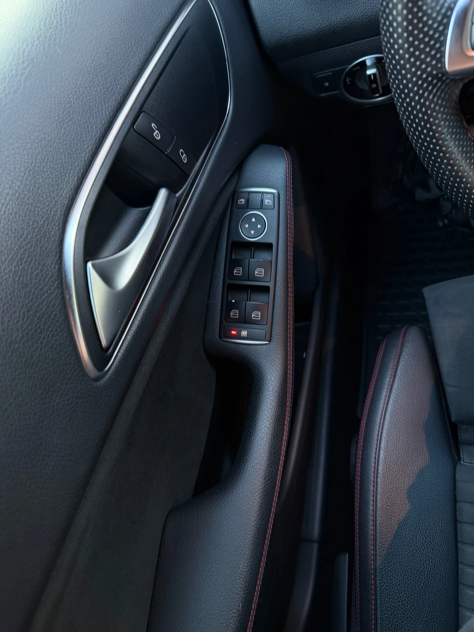 Mercedes-Benz GLA 200 4MATIC AMG INTERIOR, снимка 11 - Автомобили и джипове - 54917995