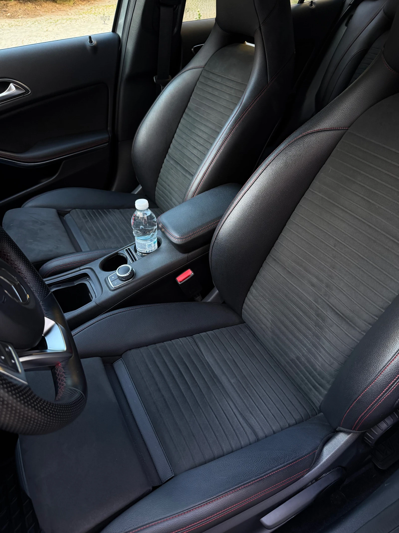 Mercedes-Benz GLA 200 4MATIC AMG INTERIOR, снимка 10 - Автомобили и джипове - 54917995