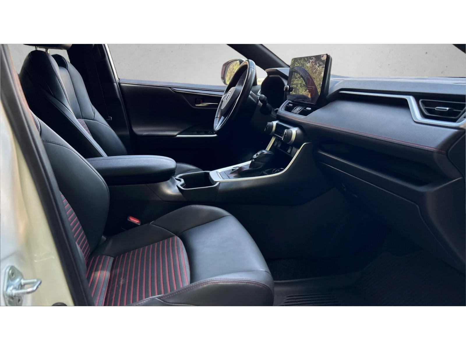 Toyota Rav4 2.5 Plug-in Hybrid STYLE, Месечна вноска от 399  , снимка 9 - Автомобили и джипове - 56012532