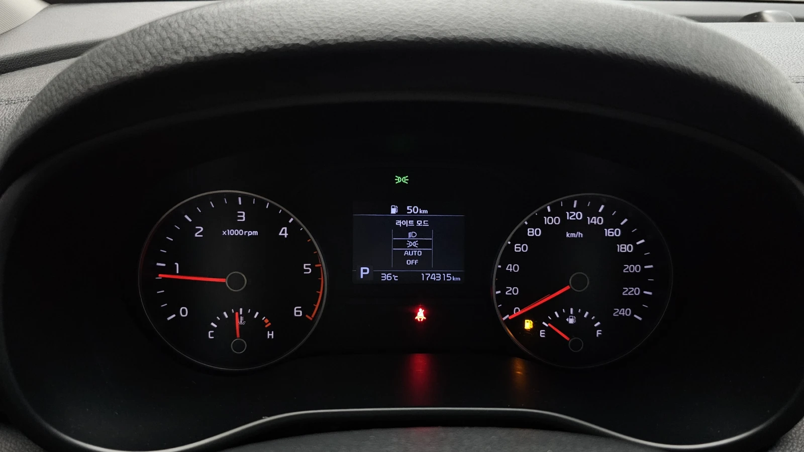 Kia Sportage 1.6* ПОДГРЕВ ВОЛАН* КРАЙНА ЦЕНА, снимка 8 - Автомобили и джипове - 56025488