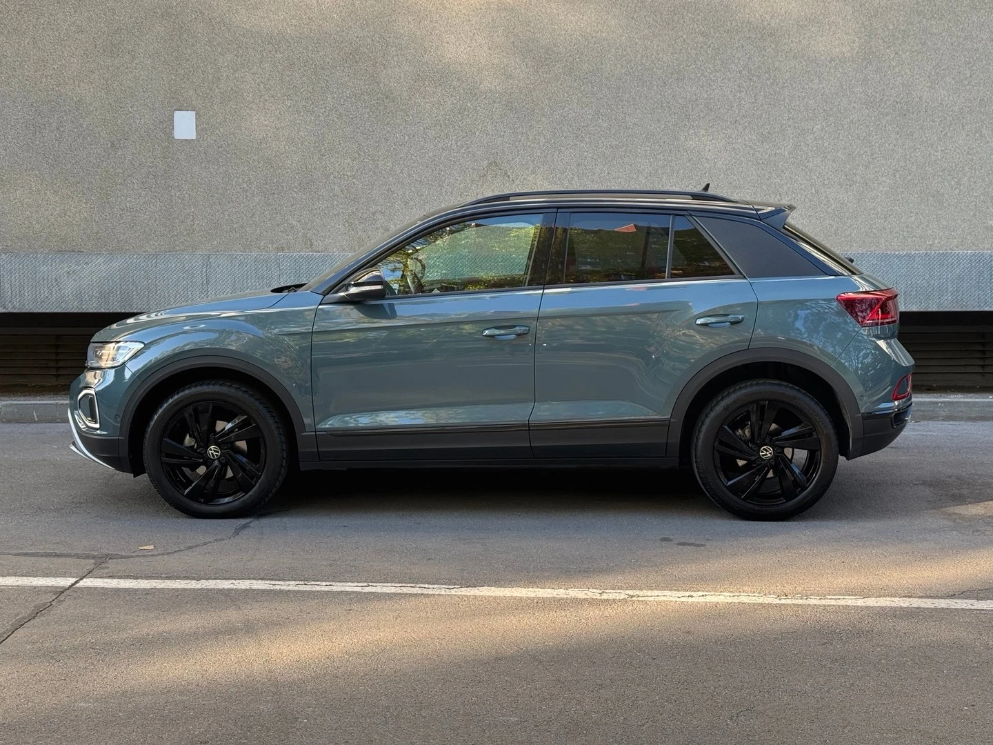 VW T-Roc, снимка 2 - Автомобили и джипове - 56635220