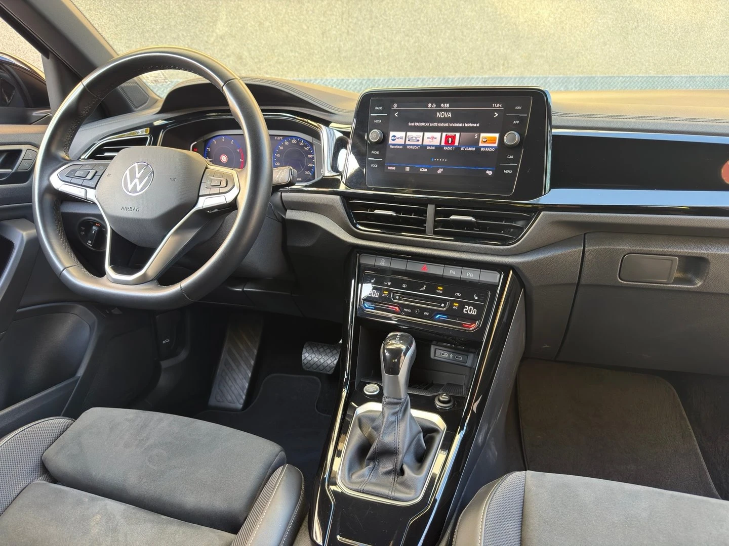 VW T-Roc, снимка 10 - Автомобили и джипове - 56635220