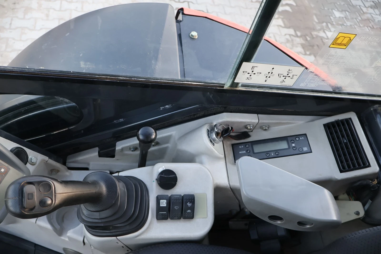 Багер Hitachi ZaxiS38U, снимка 4 - Индустриална техника - 53850256