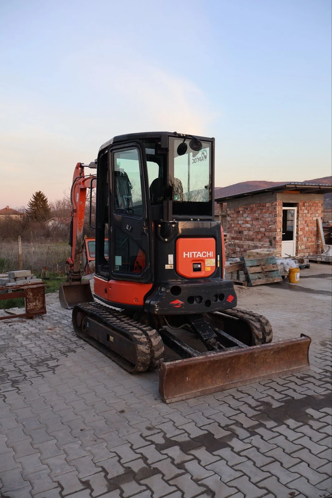 Багер Hitachi ZaxiS38U, снимка 2 - Индустриална техника - 53850256