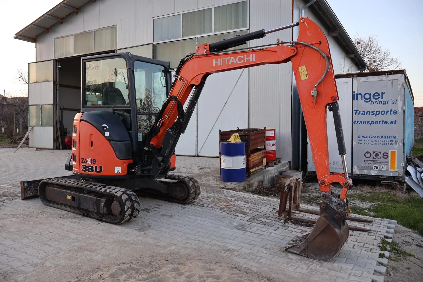Багер Hitachi ZaxiS38U