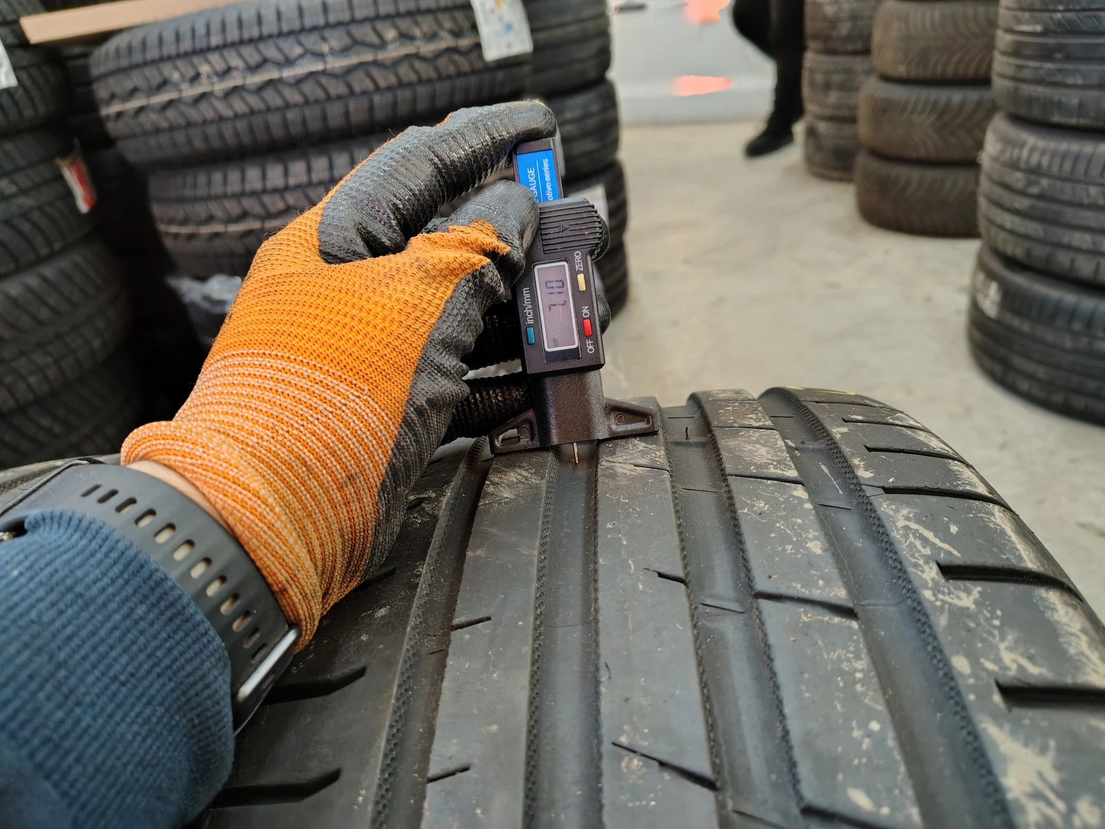 Гуми Летни 245/40R18, снимка 2 - Гуми и джанти - 53729881