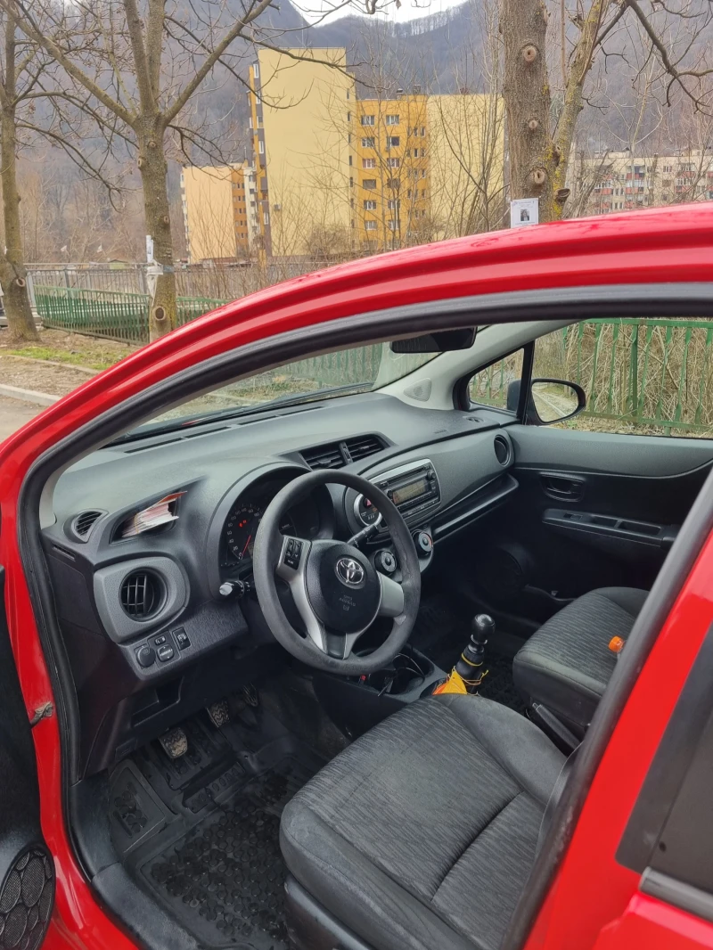 Toyota Yaris 1.3, снимка 7 - Автомобили и джипове - 48935942