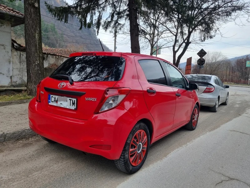 Toyota Yaris 1.3, снимка 4 - Автомобили и джипове - 48935942