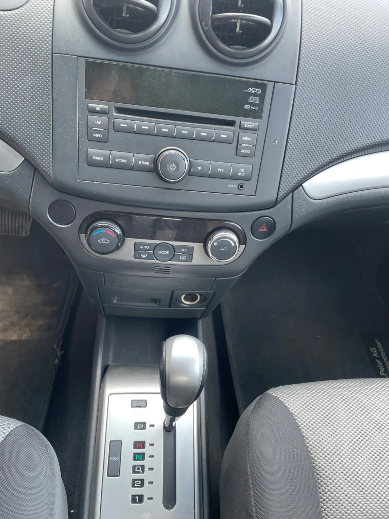 Chevrolet Aveo 1.4i Automat CH, снимка 8 - Автомобили и джипове - 49247307