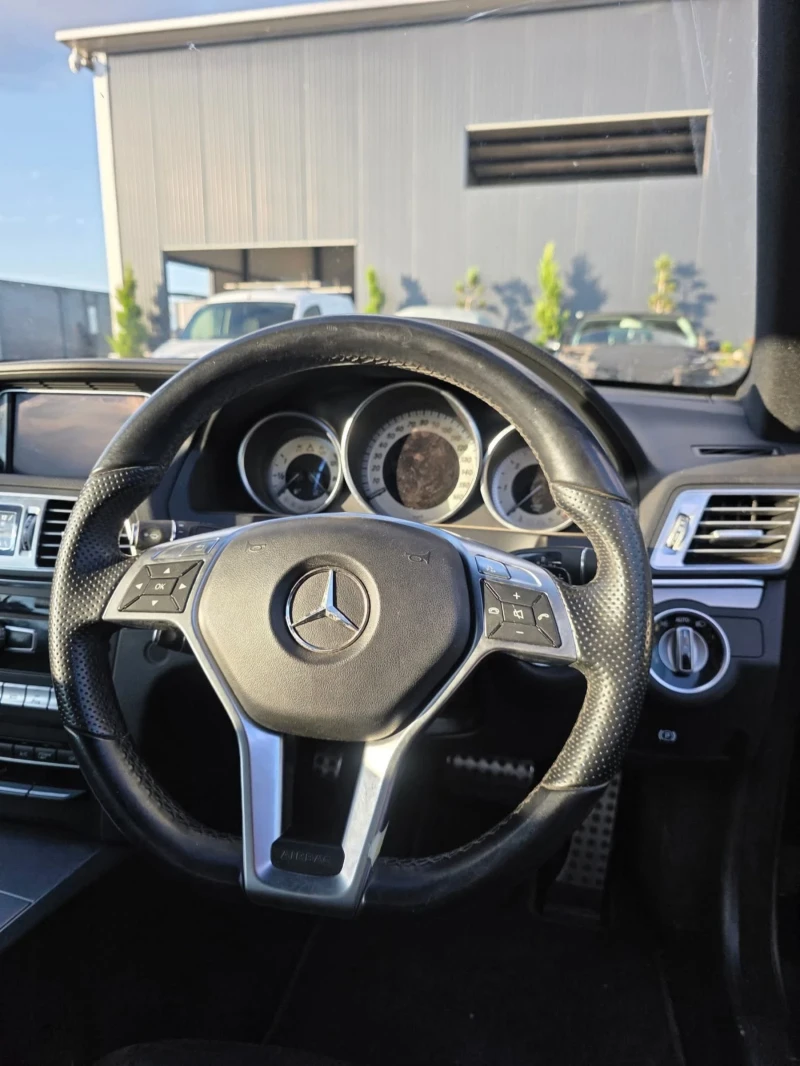 Mercedes-Benz E 220, снимка 10 - Автомобили и джипове - 52001305