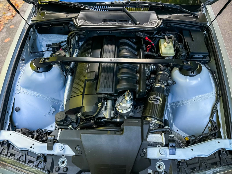 BMW 320, снимка 15 - Автомобили и джипове - 52488990