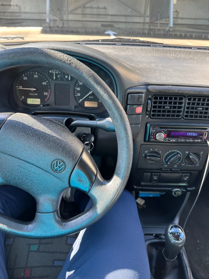 VW Polo 1.9SDi 4-врато, снимка 9 - Автомобили и джипове - 52167409