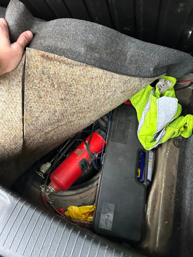 VW Polo 1.9SDi 4-врато 1999г, Нов Акумулатор, снимка 11 - Автомобили и джипове - 52167409