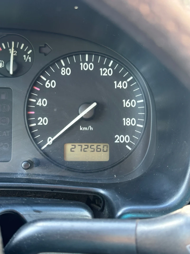 VW Polo 1.9SDi 4-врато, снимка 10 - Автомобили и джипове - 52167409