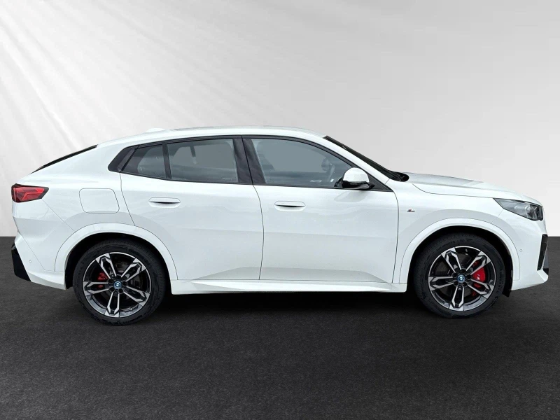 BMW iX2 xDrive30/ M-SPORT PRO/ LED/ SHADOW LINE/ CAMERA/, снимка 3 - Автомобили и джипове - 52561045