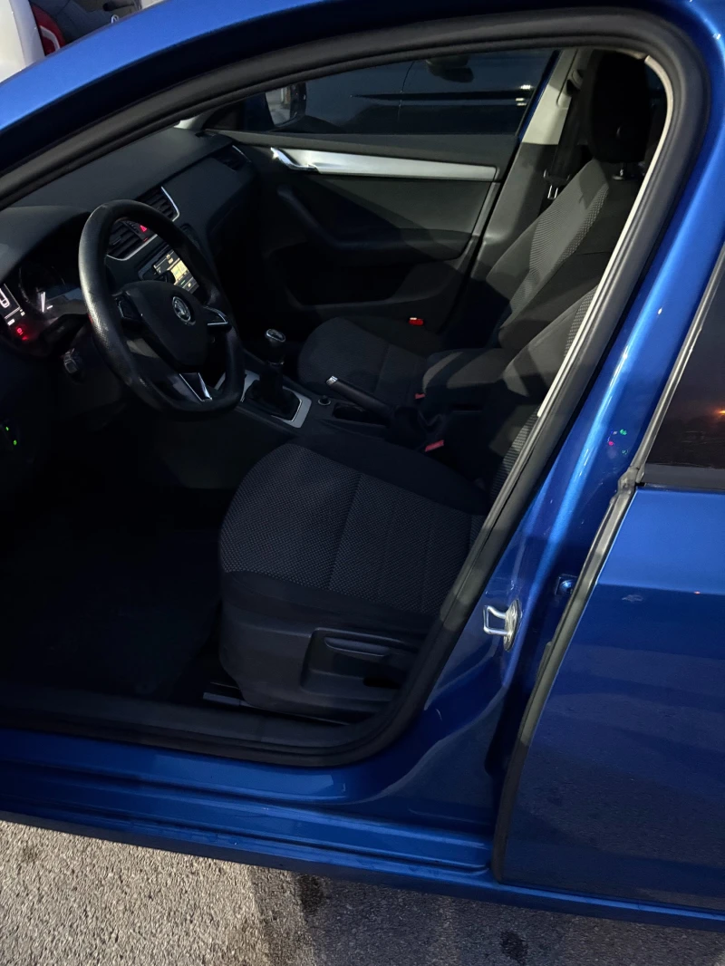 Skoda Octavia 1.6 TDI , снимка 7 - Автомобили и джипове - 52632484