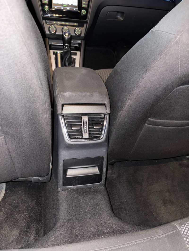 Skoda Octavia 1.6 TDI , снимка 12 - Автомобили и джипове - 52632484