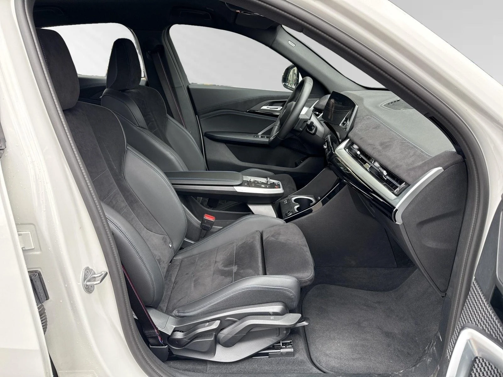 BMW iX2 xDrive30/ M-SPORT PRO/ LED/ SHADOW LINE/ CAMERA/ | Mobile.bg   12