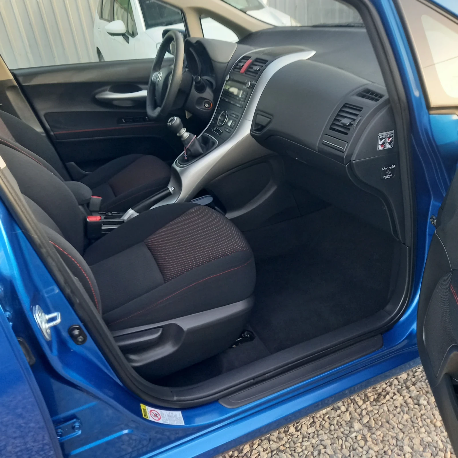 Toyota Auris 1.6 132к, снимка 11 - Автомобили и джипове - 53766972