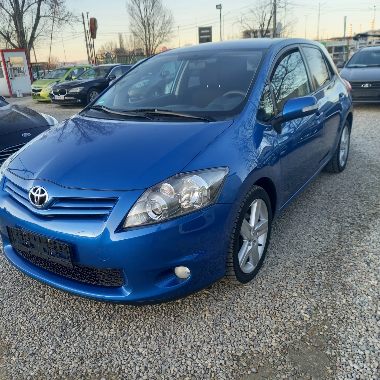 Toyota Auris 1.6 132к, снимка 2 - Автомобили и джипове - 53766972