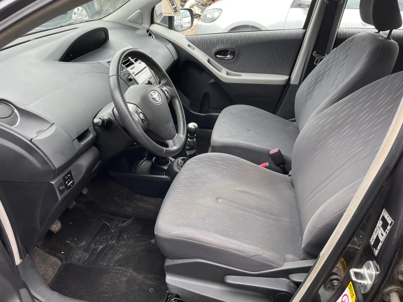 Toyota Yaris 1.33vvti, снимка 5 - Автомобили и джипове - 54025419