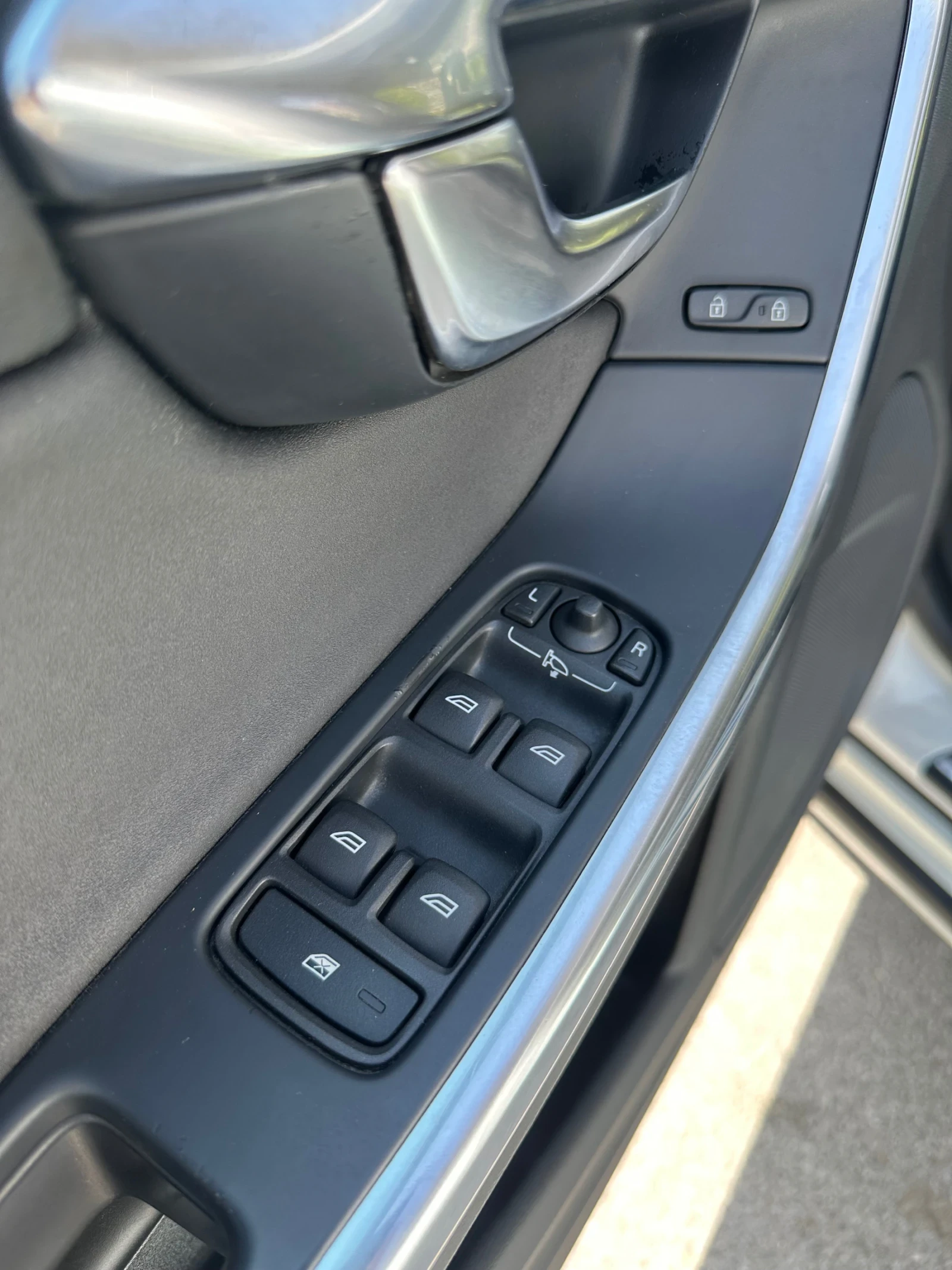 Volvo V60, снимка 3 - Автомобили и джипове - 54562772