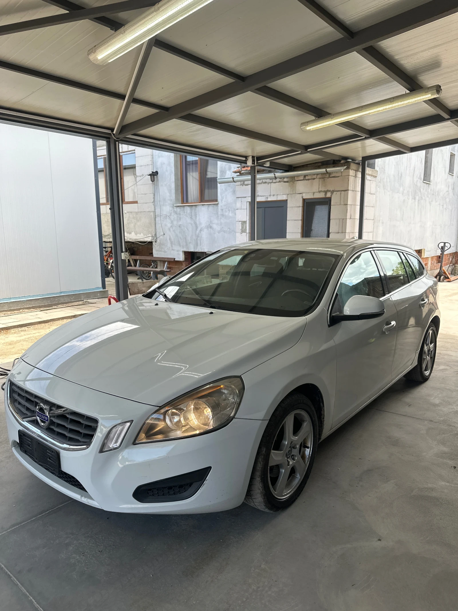 Volvo V60, снимка 16 - Автомобили и джипове - 54562772