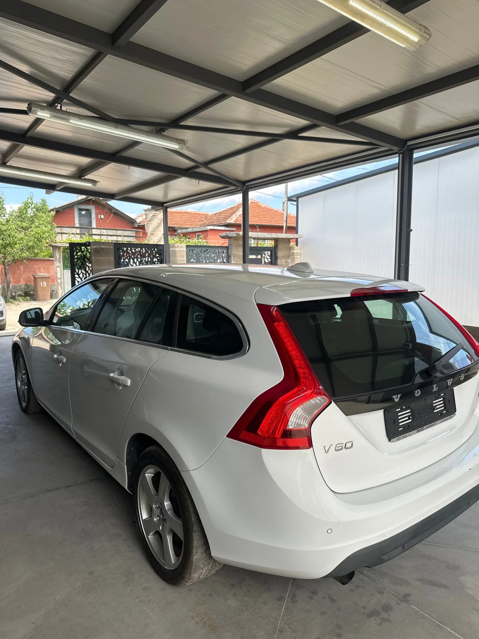 Volvo V60, снимка 17 - Автомобили и джипове - 54562772