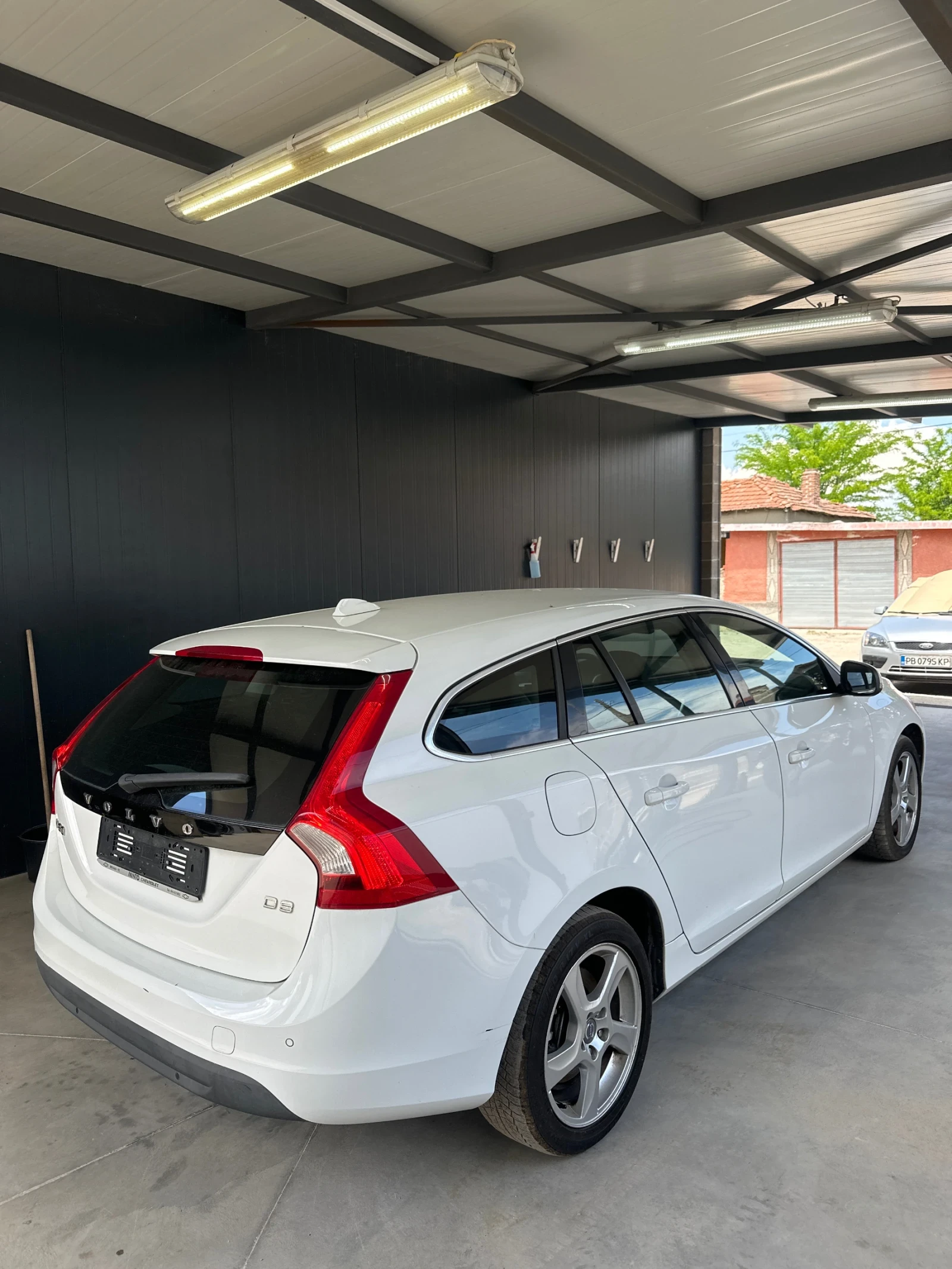 Volvo V60, снимка 15 - Автомобили и джипове - 54562772