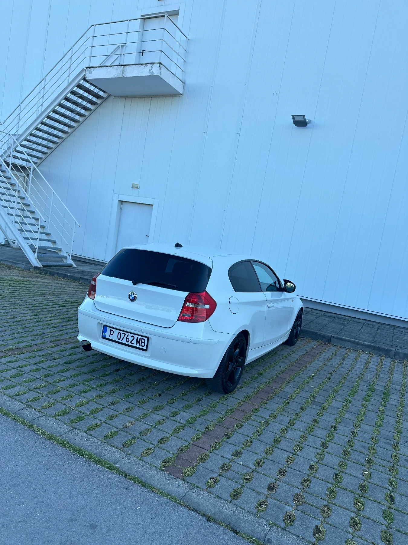 BMW 118 2.0 FACELIFT , снимка 4 - Автомобили и джипове - 54598342