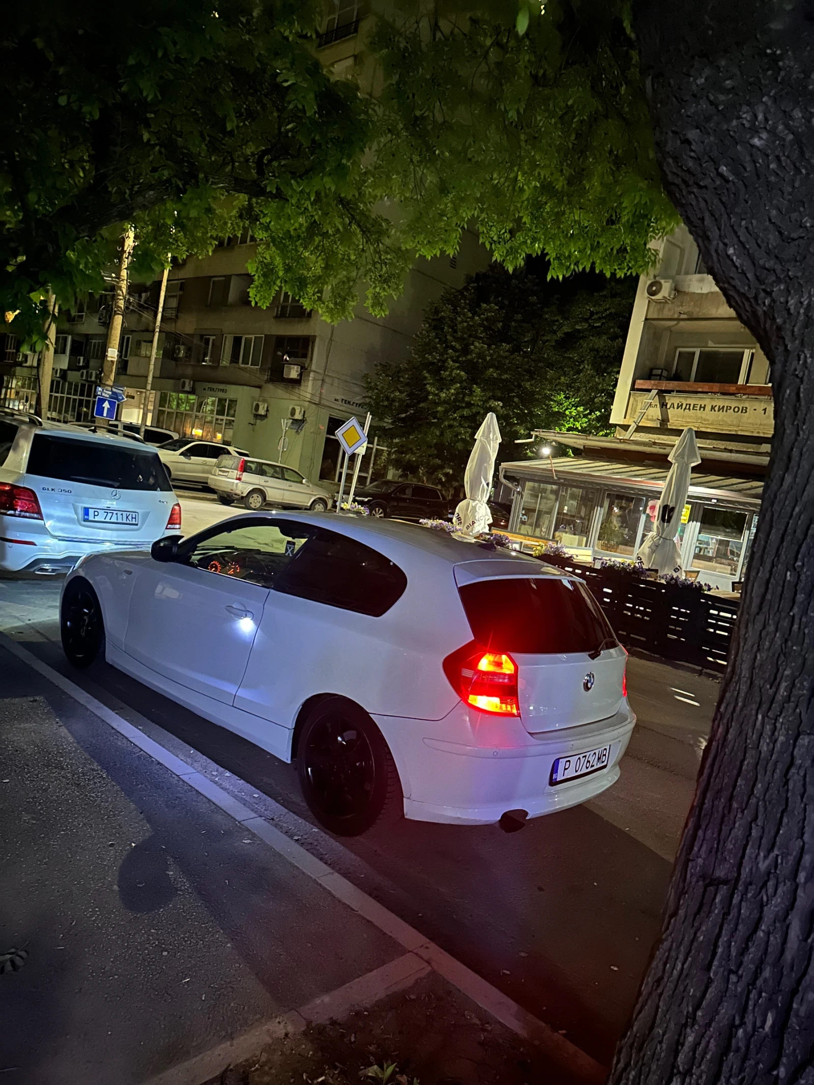 BMW 118 2.0 FACELIFT , снимка 11 - Автомобили и джипове - 54598342