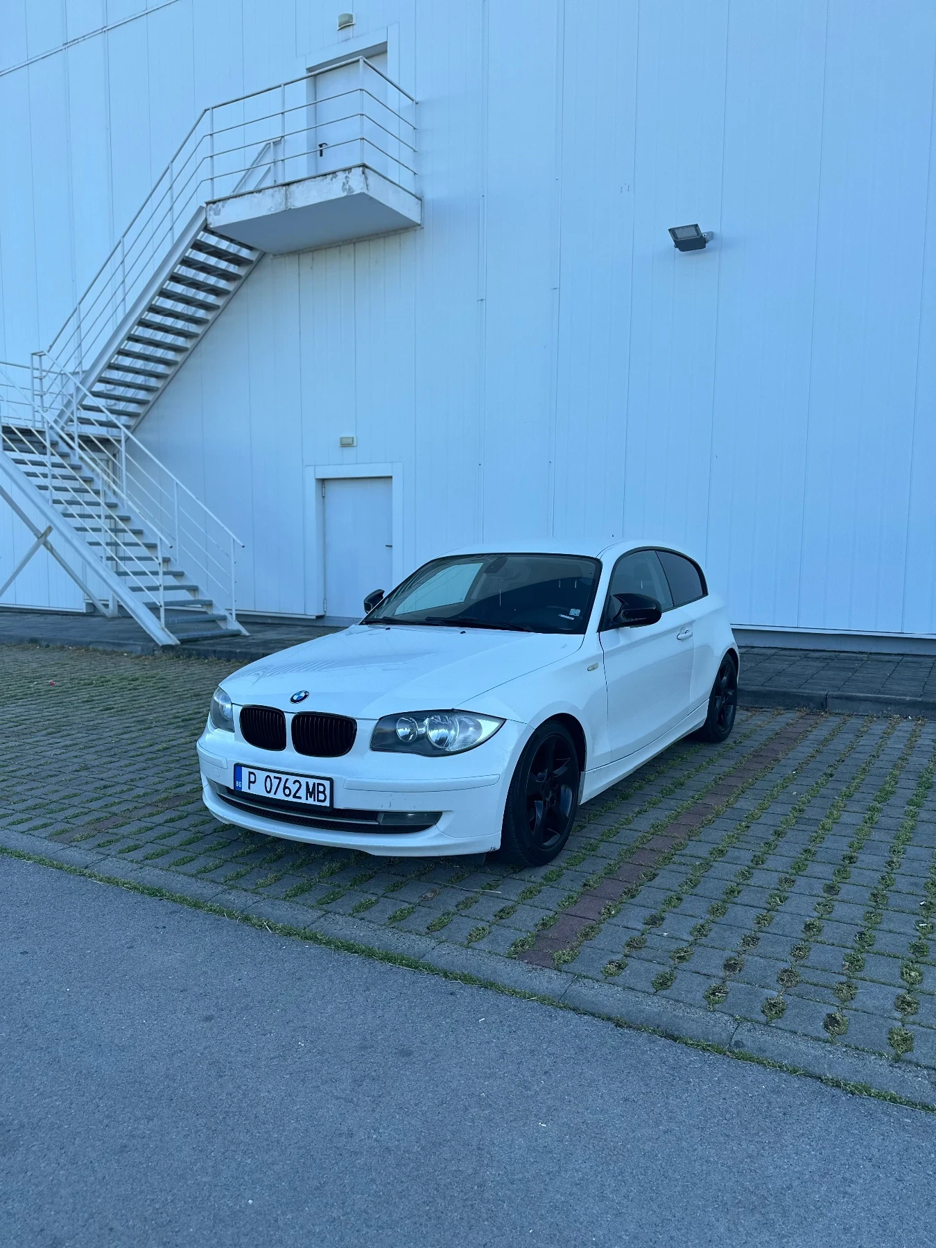 BMW 118 2.0 FACELIFT , снимка 2 - Автомобили и джипове - 54598342