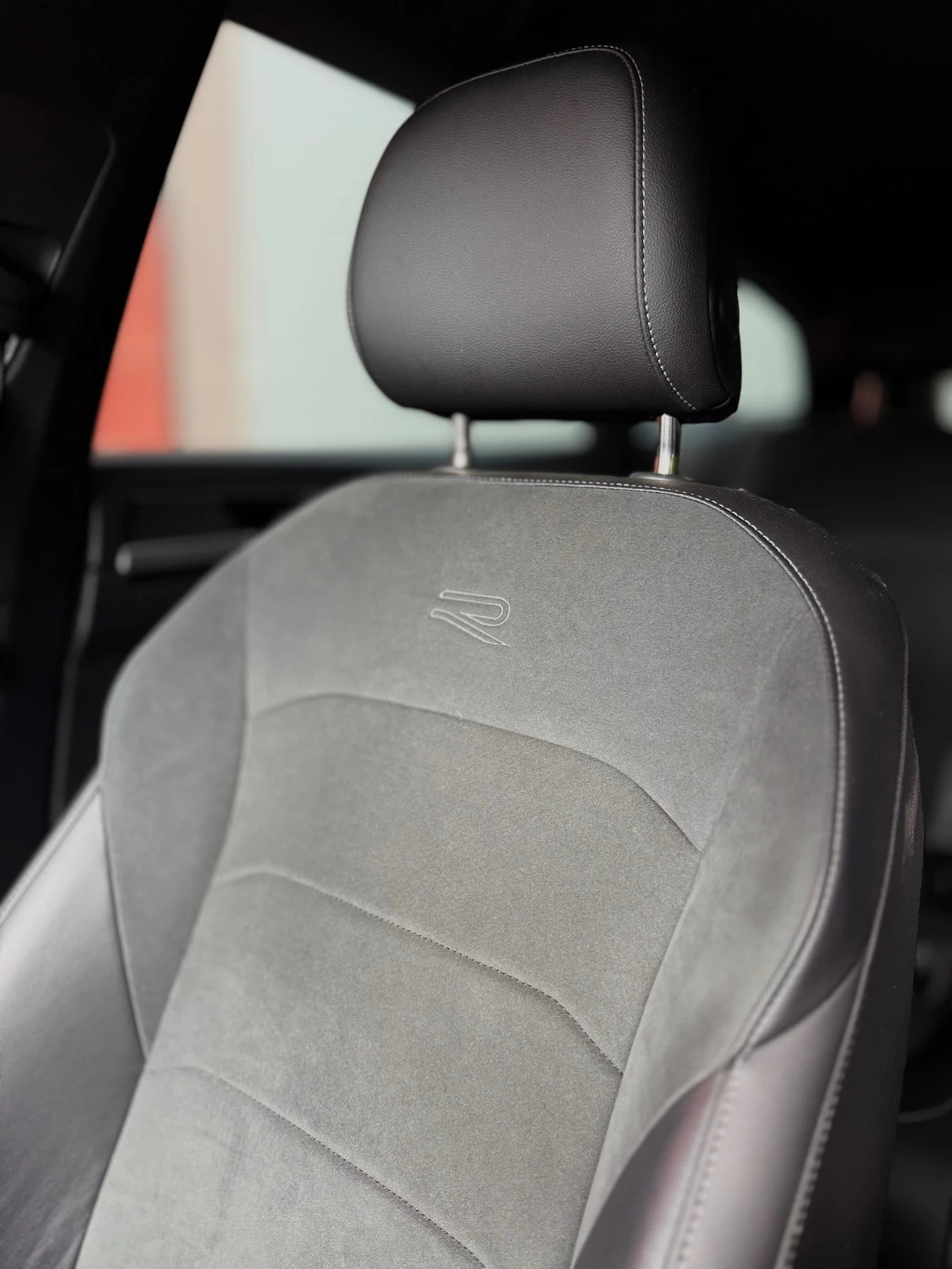 VW Arteon 2.0TDI 4х4 FULL R-LINE ГАРАНЦИОНЕН, снимка 11 - Автомобили и джипове - 55286172
