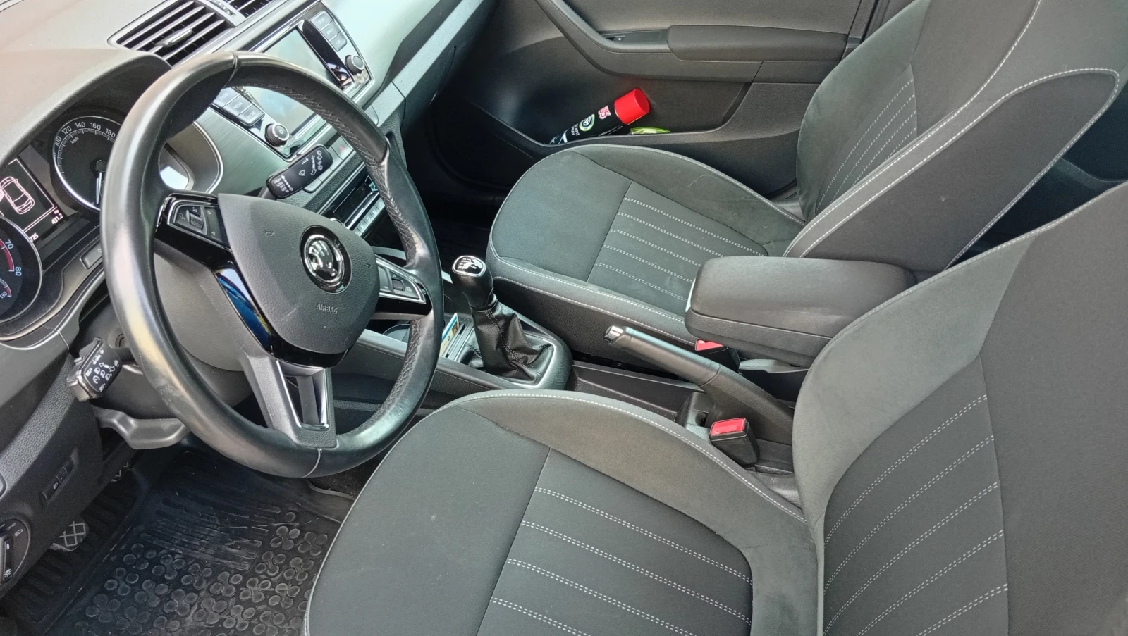 Skoda Fabia 1.0TSI, снимка 7 - Автомобили и джипове - 55317727