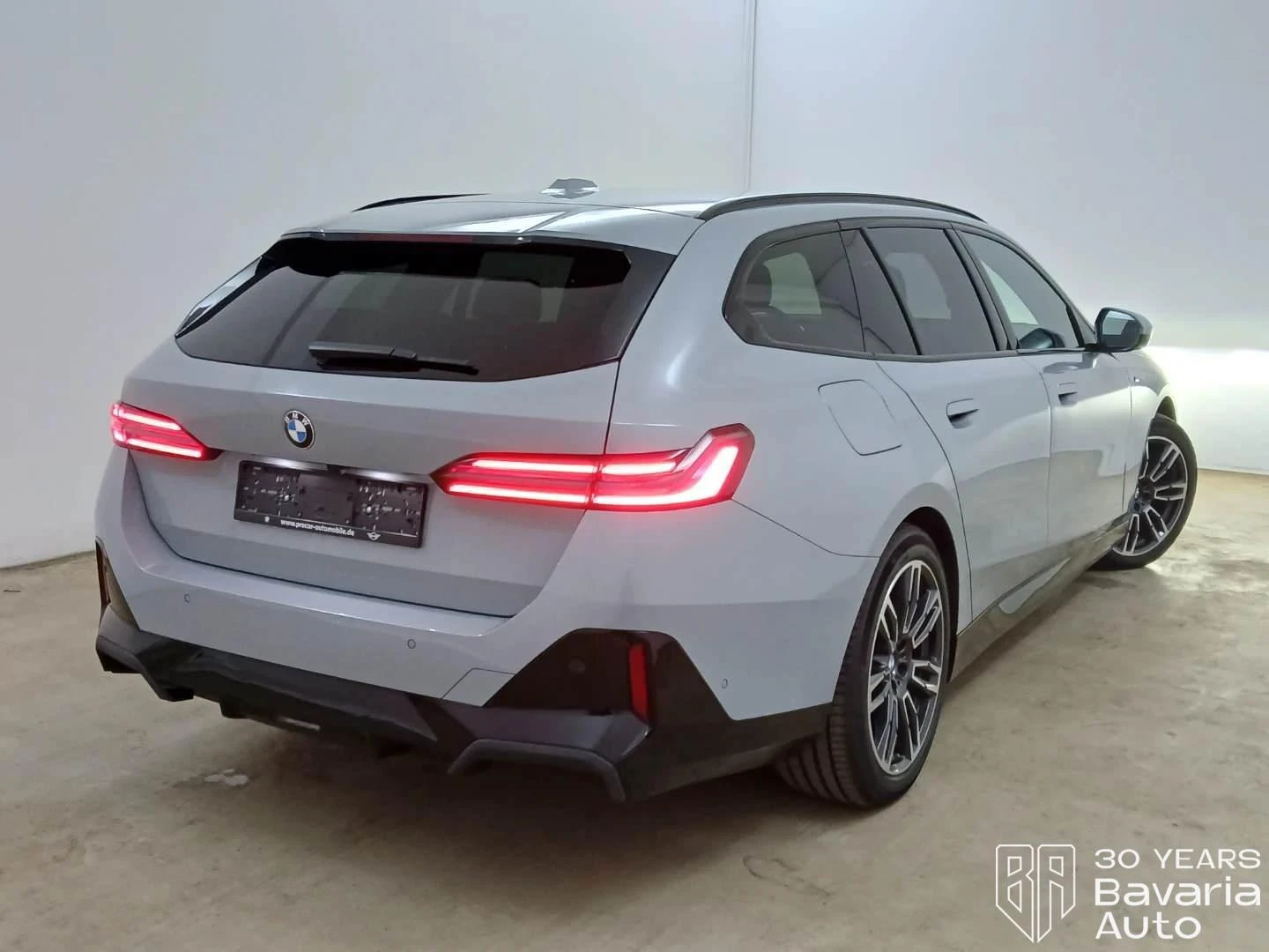 BMW 520 d xDrive Touring M Sport PRO Steptronic, снимка 3 - Автомобили и джипове - 55364408