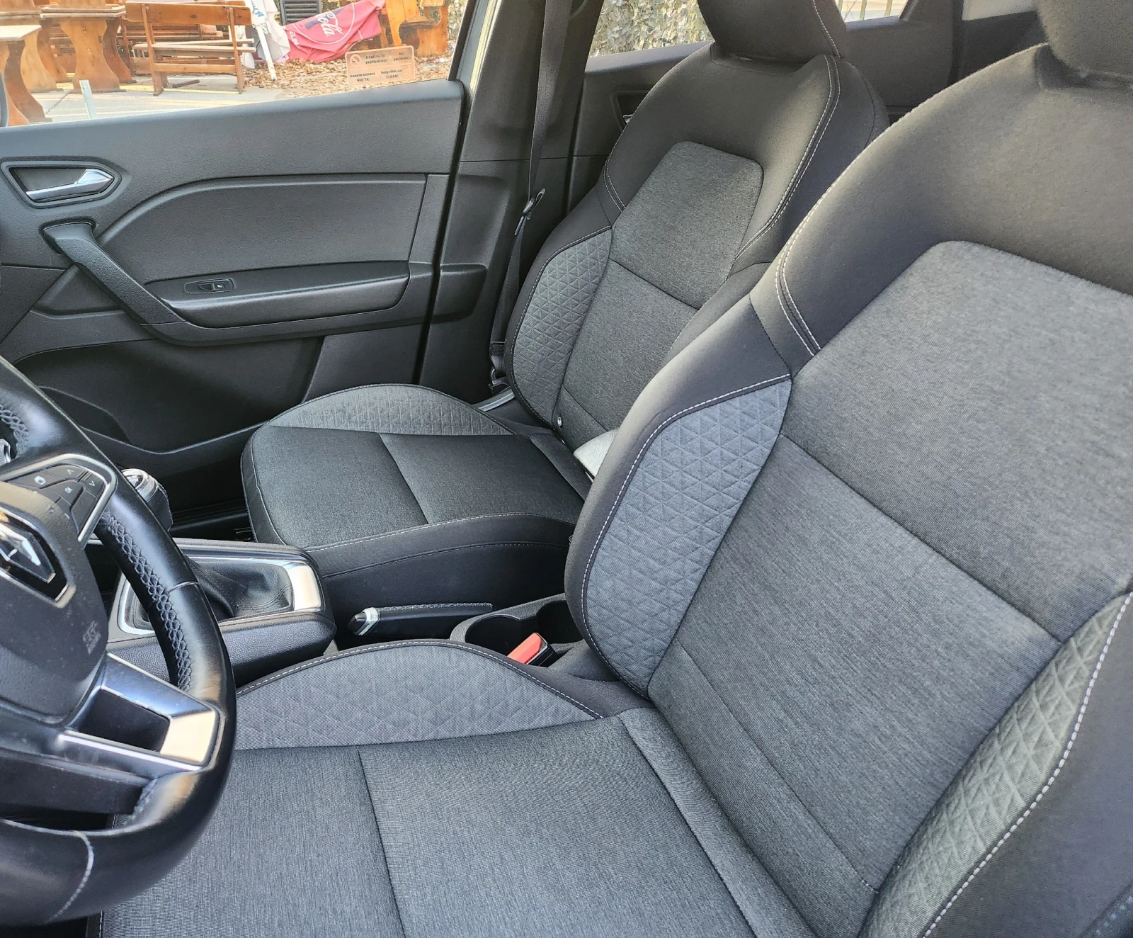 Renault Captur, снимка 8 - Автомобили и джипове - 56079811