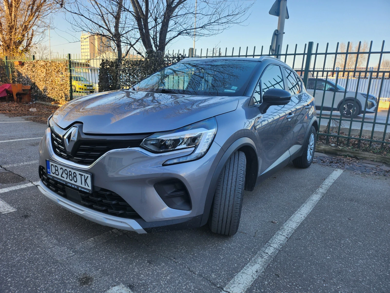 Renault Captur, снимка 2 - Автомобили и джипове - 56079811