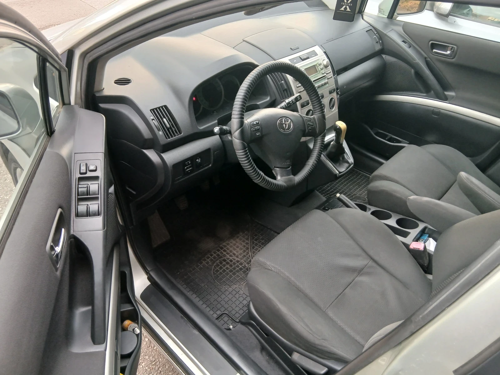 Toyota Corolla verso, снимка 7 - Автомобили и джипове - 56418639