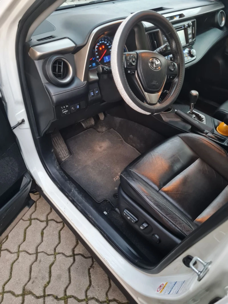 Toyota Rav4, снимка 11 - Автомобили и джипове - 49122879