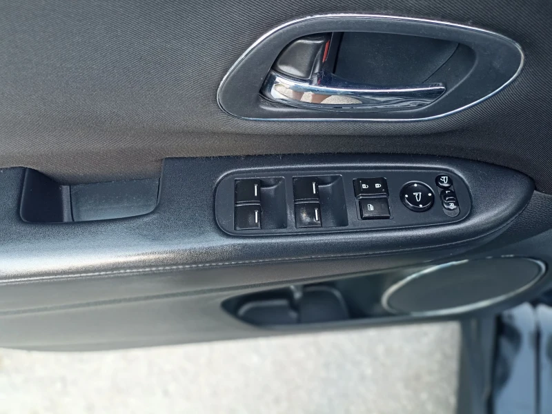 Honda Hr-v 1.5i, снимка 13 - Автомобили и джипове - 52412454